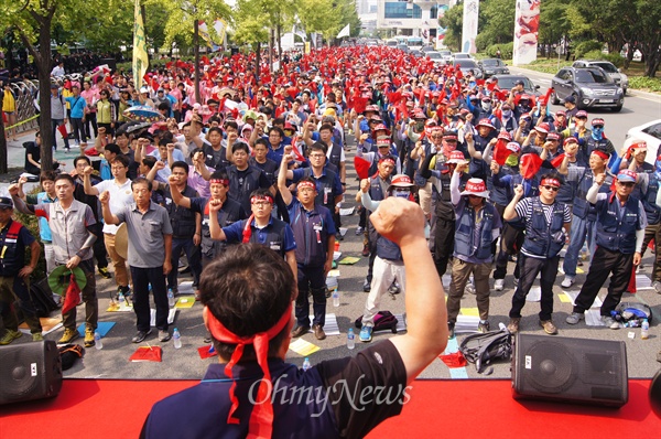  민주노총 대구본부는 15일 오후 대구고용노동청 앞에서 1500여 명의 노동자들이 모여 2차 총파업 결의대회를 가졌다.