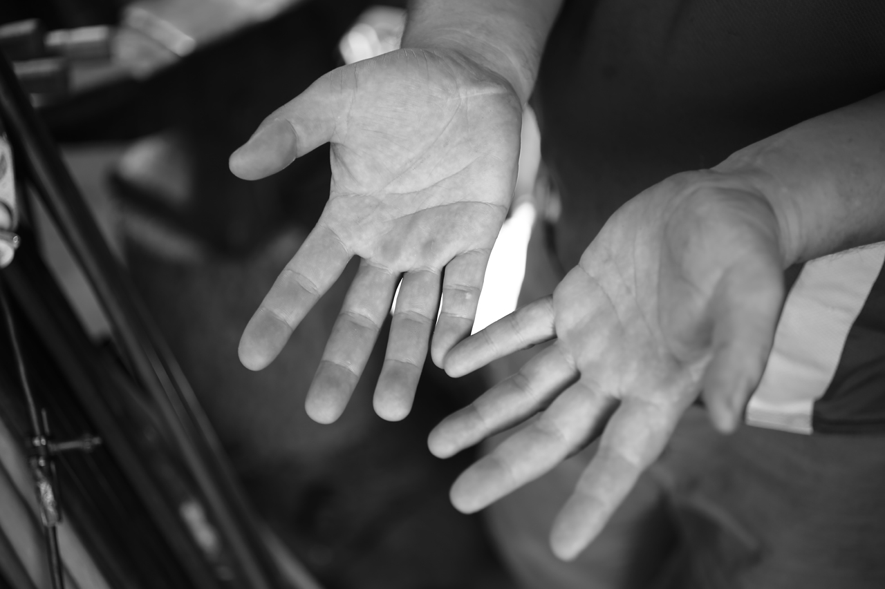 아름다운 손 박상법씨의 손, 굳은 살이 아버지만 못한 이유는 그나마 손관리를 열심히 했기 때문이라고 했다. 그의 손 역시, 아름다운 손이었다.