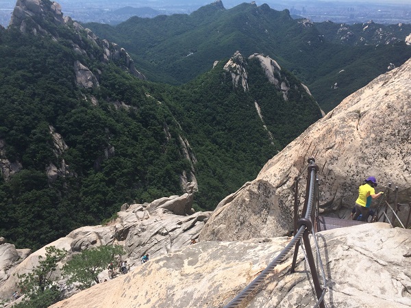 아찔한 북한산 하산길