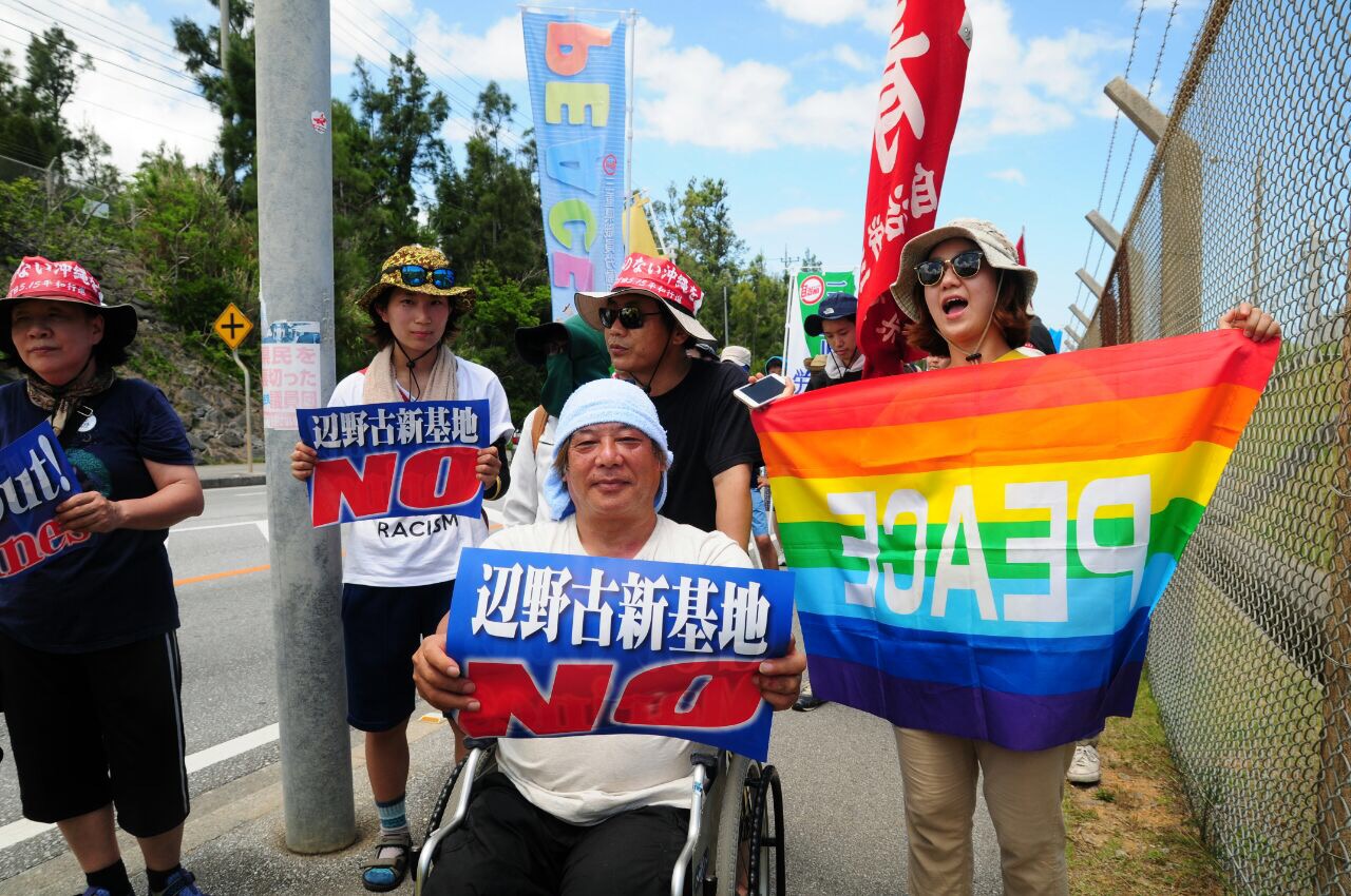 2015년 5월 오키나와 평화행진에 참여한 도미야마 상