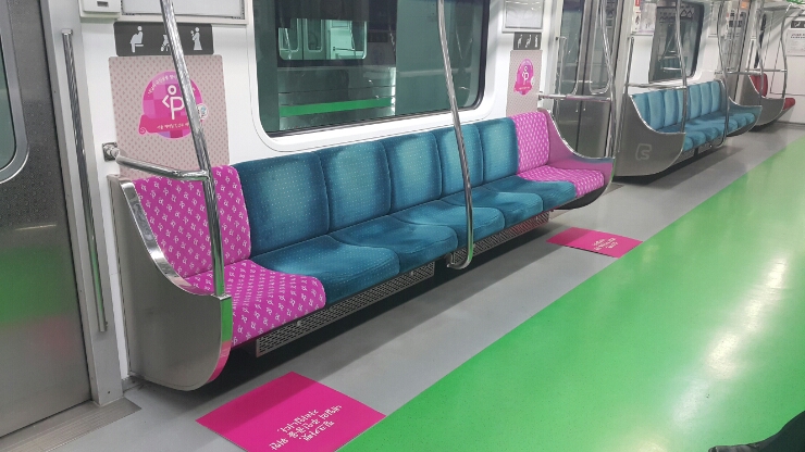 서울메트로가 지난 7월 새로 디자인을 교체한 지하철 임산부 배려석.