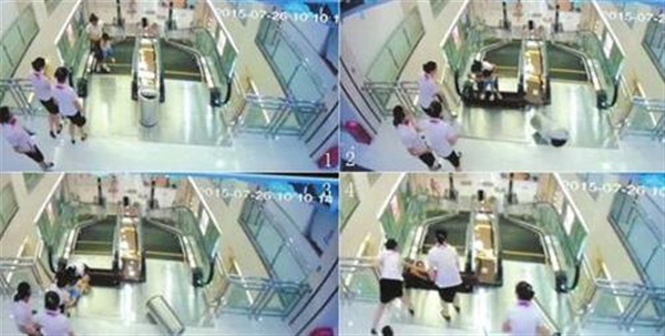 27일 관영 신화통신 등에 따르면 후베이(湖北)성 징저우(荊州)시의 한 백화점에서 26일 오전 10시께 7층 에스컬레이터 상층 끝 부분의 발판이 갑자기 '푹' 꺼지는 사고가 발생했다. 사진은 사고 현장 CCTV.