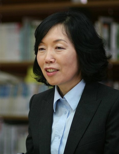 지난 2013년 박은주 김영사 대표가 출판인회의 회장으로 선출된 뒤 소감을 말하고 있다.
