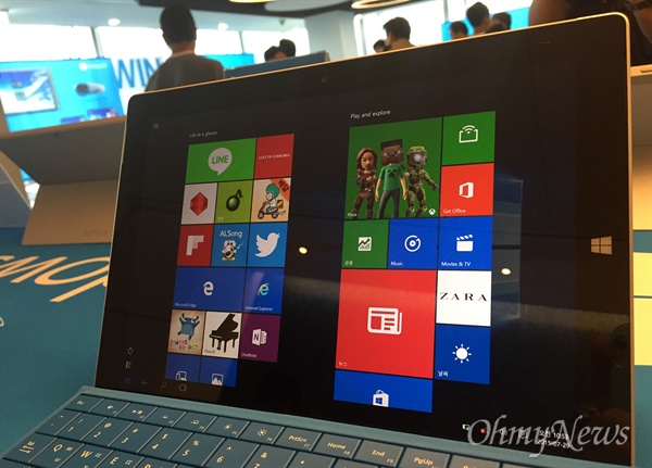 윈도우10 '태블릿 모드'는 기존 윈도우8.1 시작 화면과 비슷하다.