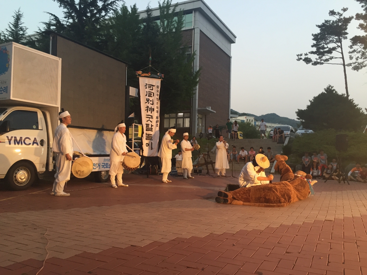 국가무형문화재 세 분이 직접 출연한 '안동하회별신굿 탈놀이 공연'