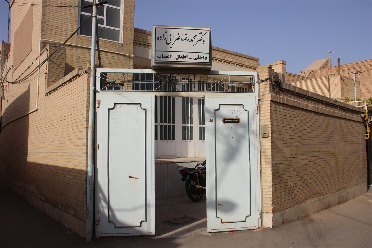 이란은 편의시설 찾기가 힘든 편이다. 식당도 패스트푸드점 외에는 찾기가 힘들었다. 