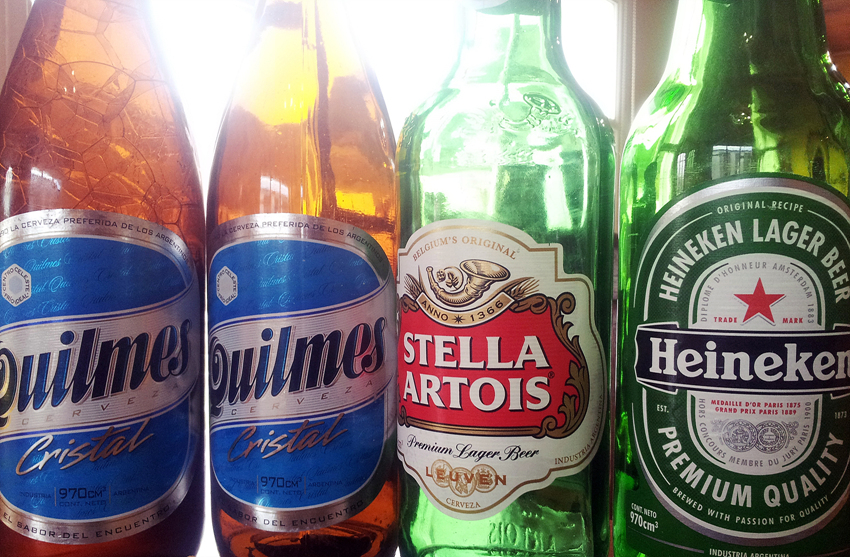 아르헨티나에서 가장 많이 마신 맥주 낄메스(왼쪽).