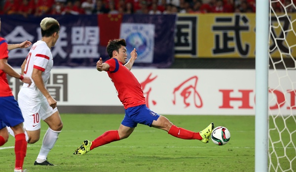 추가골 넣는 이종호 지난 2일 중국 후베이성 우한스포츠센터에서 열린 동아시안컵 축구대회 한국과 중국의 경기에서 한국 이종호가 팀 두번째 골을 넣고 있다.