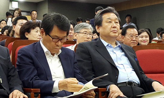  지난 6월 30일 '직선 교육감제 폐지'를 위한 새누리당 토론회에 참석한 김무성 새누리당 대표. 
