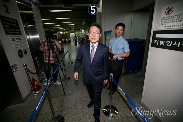 조희연 "재판 결과, 사필귀정"  조희연 서울시 교육감이 7일 오후 서울 서초구 서울고등법원에서 항소심 결심공판을 마치고 재판장에서 나와 자리를 떠나고 있다. 