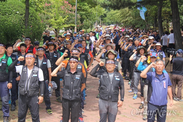  민주노총 공공운수노조 화물연대 경남지부 동양파일분회 소속 조합원 2명이 10일 새벽 창원 용지문화공원에 있는 한국전파기지국 소유 송신탑에 올라가 고공농성하는 가운데, 이날 오후 '화물 노동자 생존권 쟁취 및 살인해고 한림건설 규탄대회'가 열렸다.
