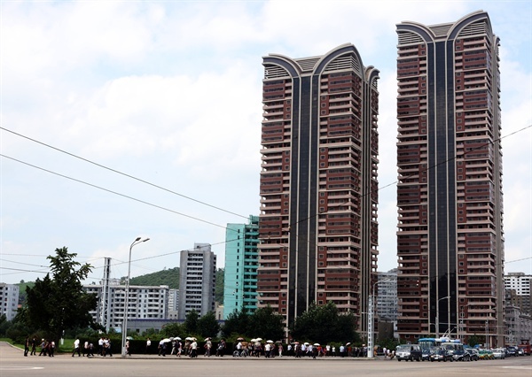 2015년 8월 방문한 평양 시내엔 초고층 건물이 눈에 띄게 늘었다.
