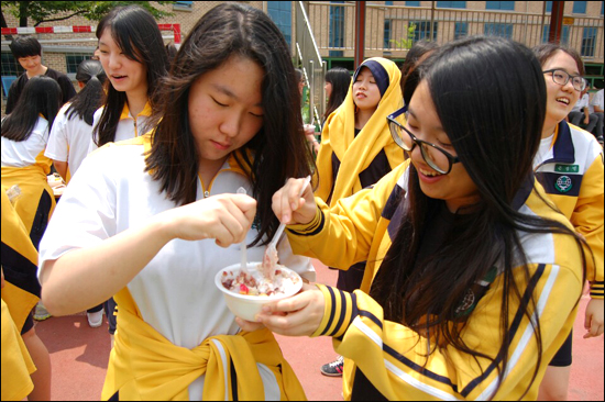 지난 4일 안산 동산 고등학교에서 열린 ‘빙수 파티’ 모습
