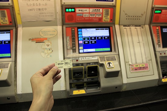 후쿠오카 공항역에서 하카타역 가는 승차권을 구입하다. 한글 매뉴얼이 있어 편리하다.