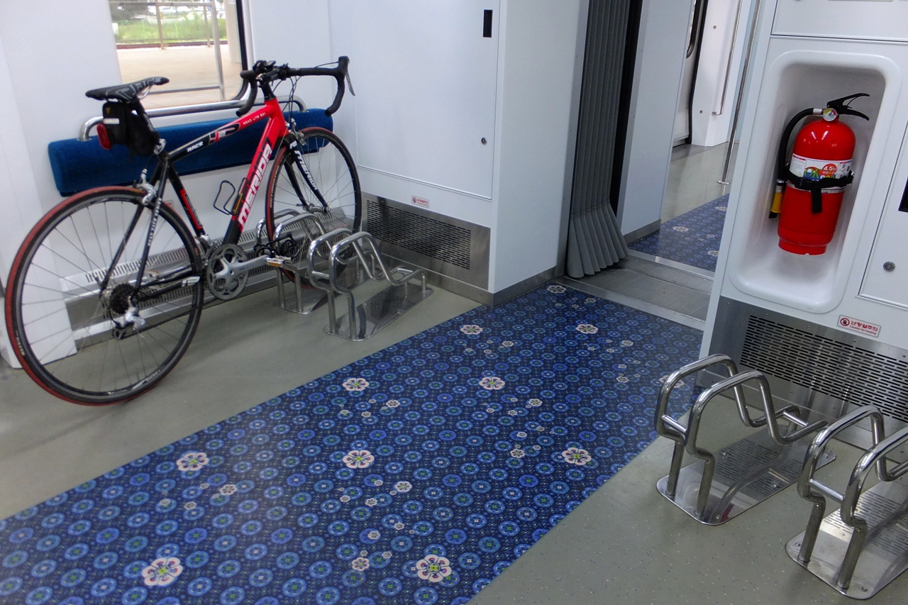 경춘선 ITX-청춘 기차에 있는 자전거 거치대.