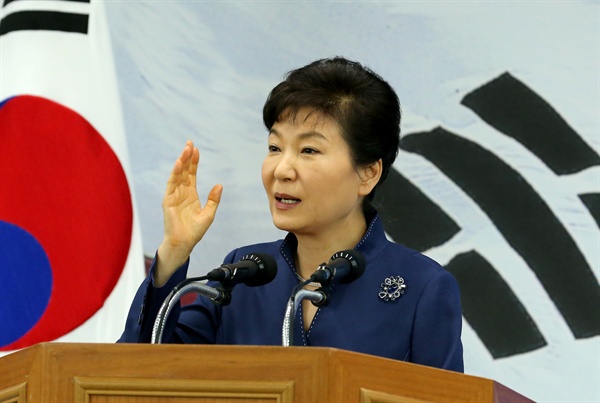 박근혜 대통령이 13일 경기도 과천 중앙공무원교육원에서 열린 2015 국정과제 세미나에서 모두발언하고 있다.