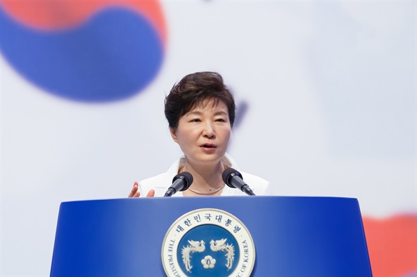 15일 박근혜 대통령이 제70주년 광복절 중앙경축식에서 경축사를 하고 있다.