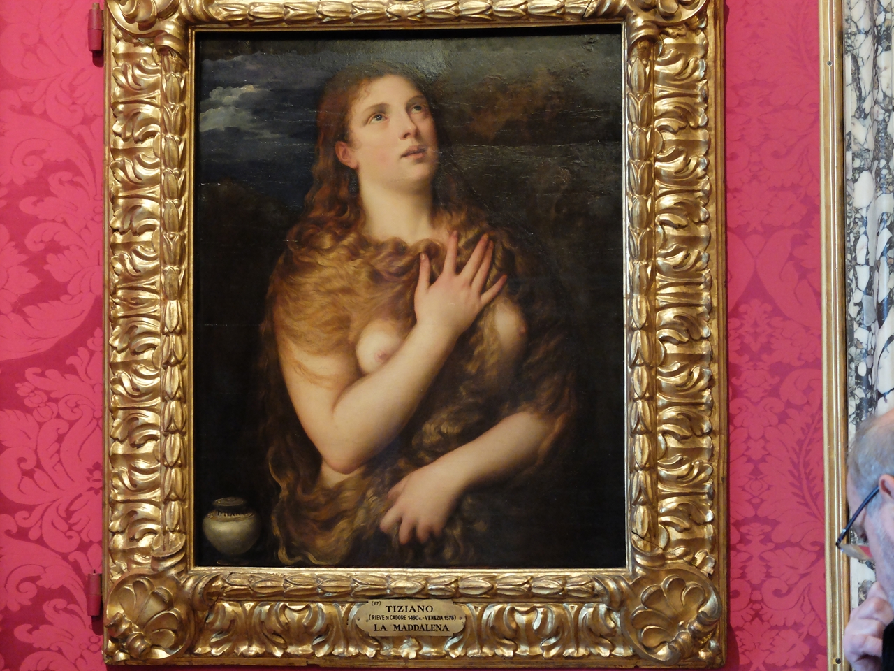 티치아노, '막달레나 마리아', 피렌체 팔라티나미술관. 발표 당시에 성녀를 너무 관능적으로 묘사했다고 해서 많은 논란을 불러일으키기도 한 작품입니다.