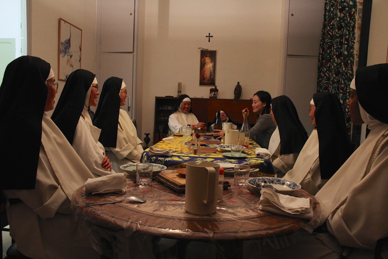 생폴드방스 도미니코 수녀회 수녀님들의 저녁식사 자리에 초대받다