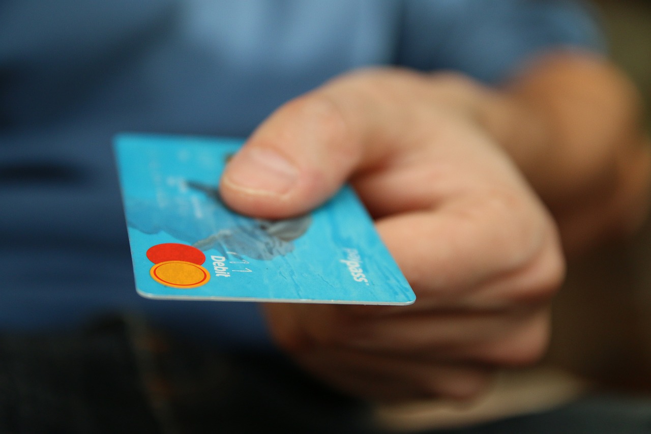 난생처음 신용카드를 만든지 2달만에 카드대금 체납이 되어 독촉을 받았다.