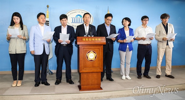 새정치민주연합 혁신위원회 김상곤 위원장이 4일 오전 국회에서 9차 혁신안을 발표하고 있다. 