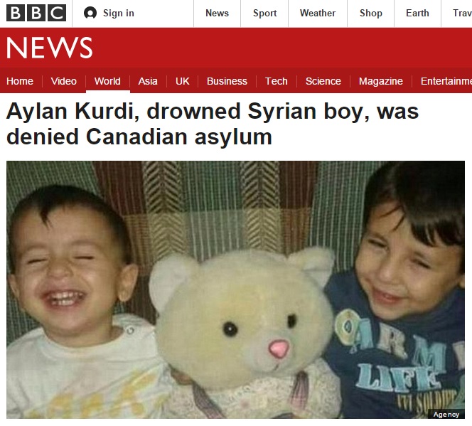 터키 해변에서 익사체로 발견된 시리아 난민 꼬마 에이란 쿠르디 가족의 사연을 보도하는 BBC 뉴스 갈무리. 
