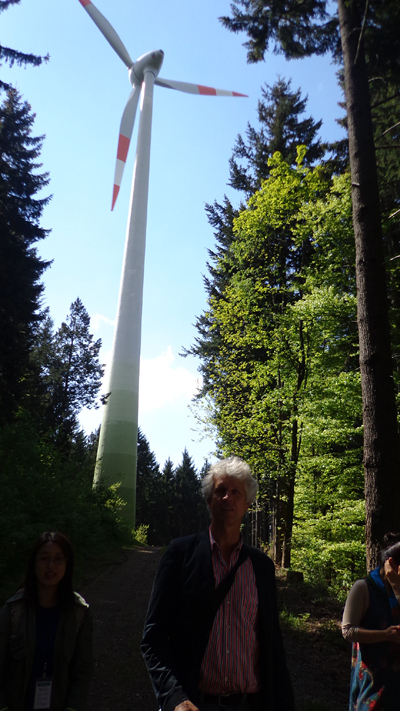프라이부르크 시민들이 공동 출자, 운영하는 흑림(Schwarzwald)의 풍력발전소.