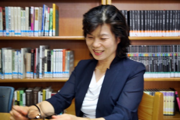 오산 운천고등학교 도서관에서 만난 김영주 시인
