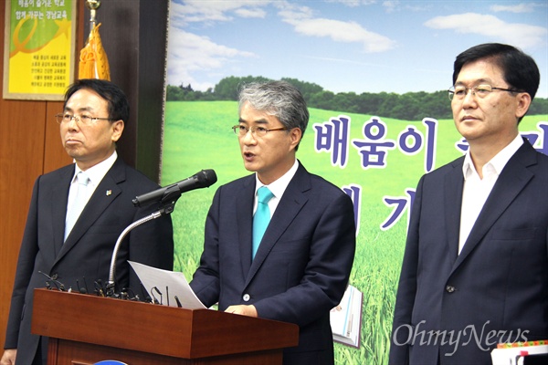박종훈 경남도교육감은 8일 경남도교육청 소회의실에서 기자회견을 열어 무상급식과 관련한 경남도의 감사를 수용하겠다고 밝혔다.