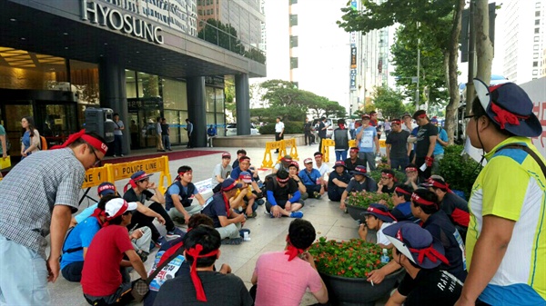 민주노총 전국금속노동조합 경남지부 효성창원지회는 임금인상 등을 요구하며 파업을 벌이며, 서울 본사 상경투쟁을 벌이고 있다.