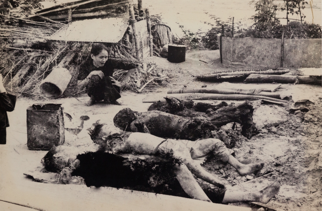 미군들은 밀라이에서 아무런 이유도 없이 민간인 5백여 명을 무참히 학살했다. 아이들의 주검에 베트남 여성이 오열을 하고 있다. 밀라이박물관에서 촬영.