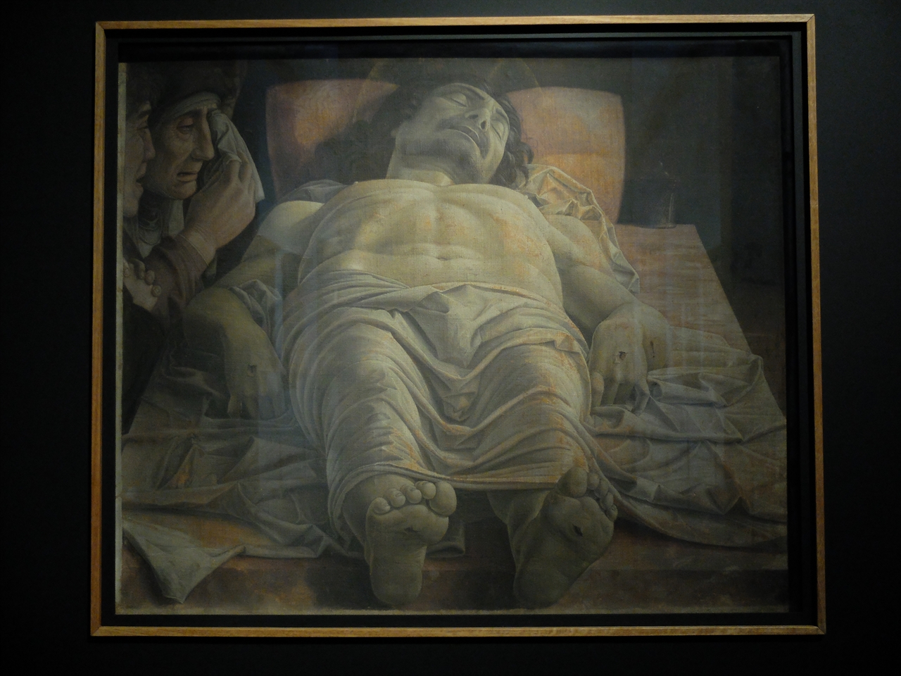 안드레아 만테냐, '죽은 그리스도', 밀라노 브레라 미술관. 조반니 벨리니의 매부이기도 한 만테냐는 이전까지 한 번도 보지 못했던 과감한 구도로 예수의 죽음을 묘사했습니다. 
