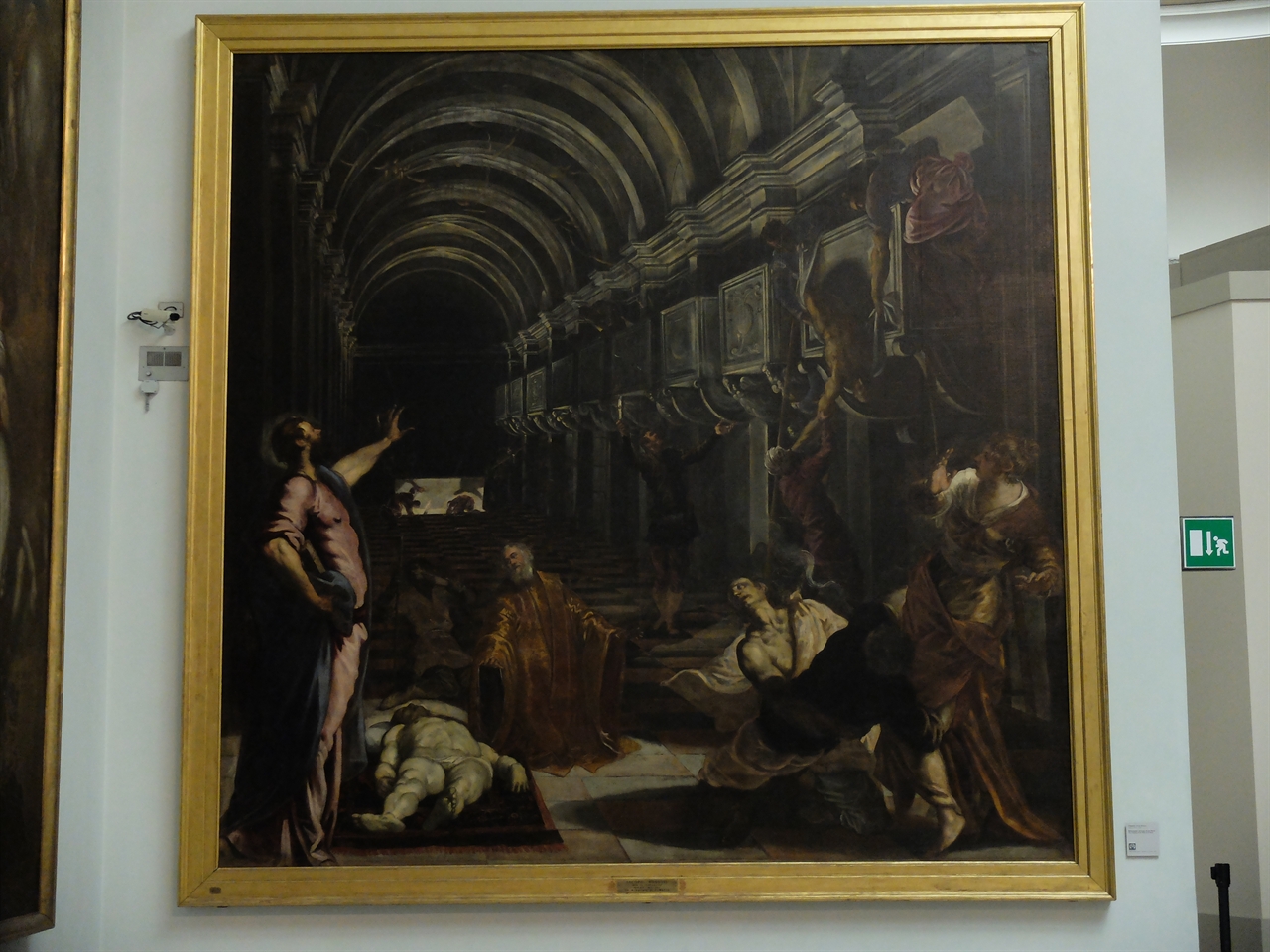 틴토레토, '성 마르코의 시신을 발견하다', 밀라노 브레라 미술관. 르네상스가 추구했던 균형과 조화를 넘어 격정적이고 극적인 구도를 제시한 틴토레토의 대표작 성 마르코 연작 중 하나입니다.