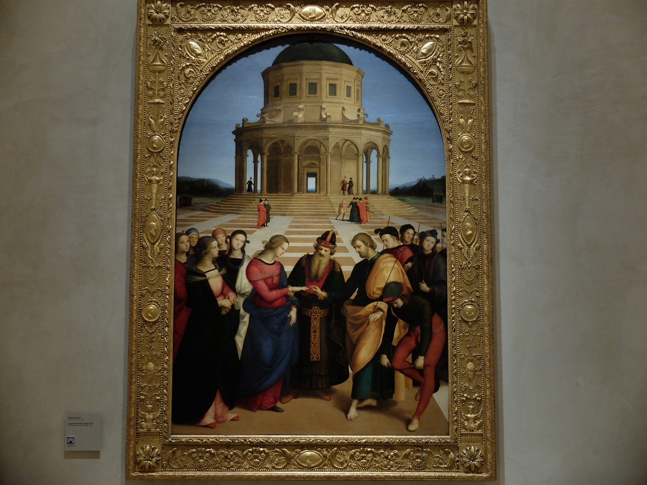 라파엘로, '성모 마리아의 결혼식', 밀라노 브레라 미술관. 갓 스무살을 넘긴 라파엘로의 이 작품은 완벽한 구도와 부드러우면서도 섬세한 묘사로 전성기 르네상스의 시작을 알리는 작품이라 할 수 있습니다.