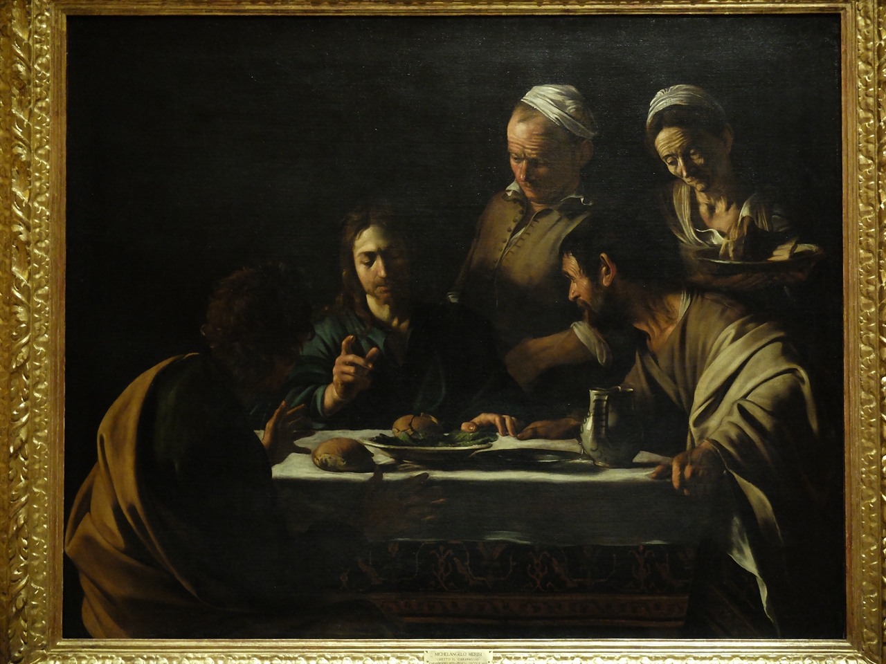 카라바조, '엠마오의 저녁 식사', 밀라노 브레라 미술관. 제자들이 예수의 부활을 처음으로 알게 된 장면을 묘사한 이 그림은 런던 '내셔널 갤러리'에 있는 카라바조의 동명의 그림과 좋은 대비를 이루고 있습니다.   