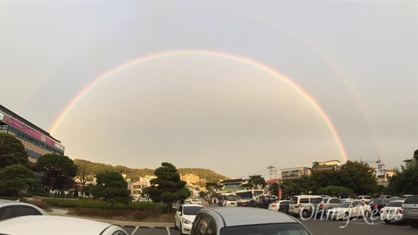 신비한 자태 뽐내는 쌍무지개 