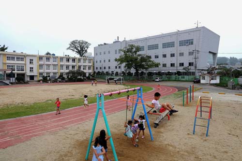 보성초등학교와 보성군청. 당시 보성읍성의 열선루가 있었던 곳으로 추정되는 곳이다. 보성초등학교 뒤쪽 언덕에 성벽의 흔적도 일부 남아있다.