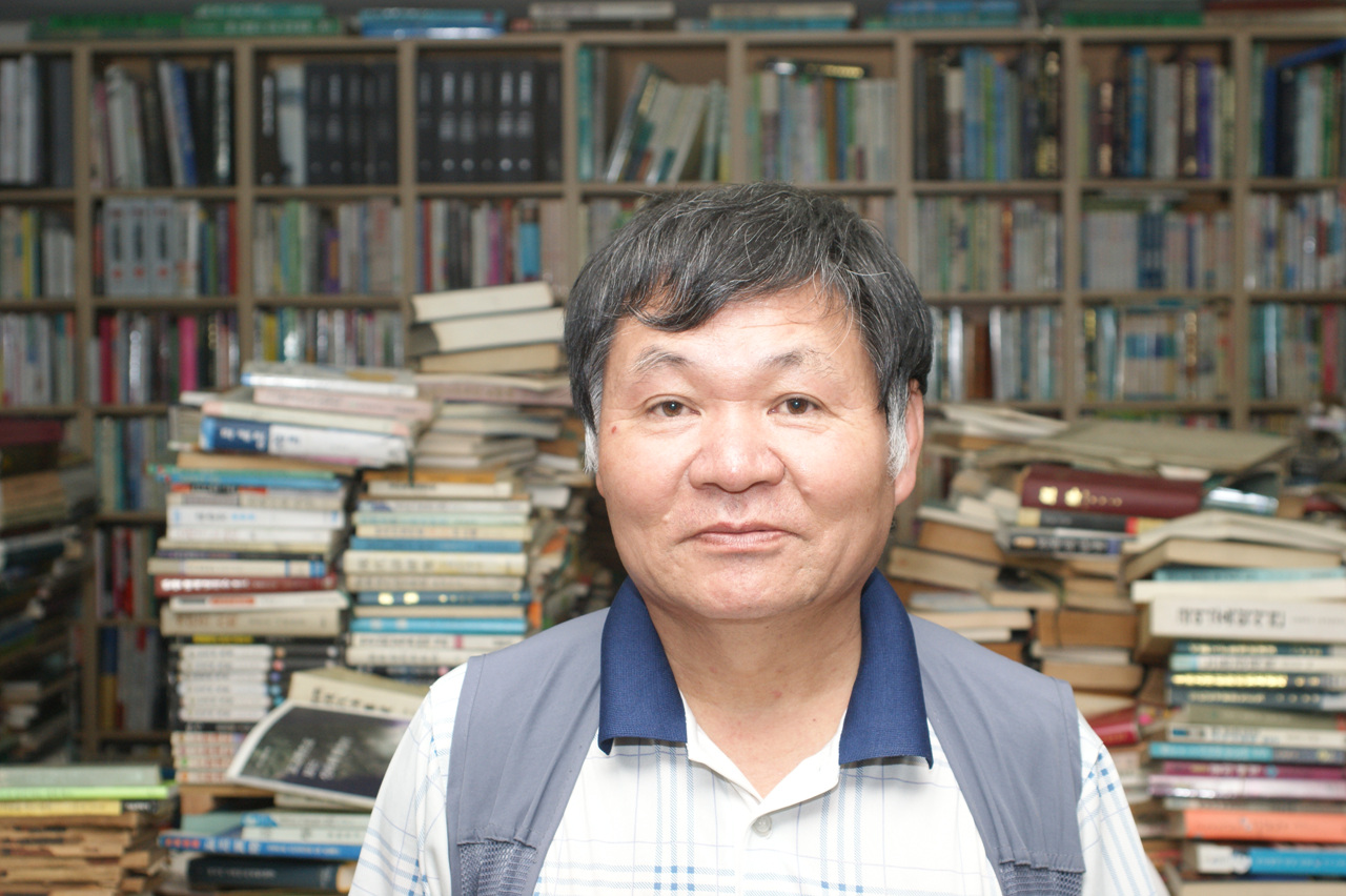 주인장인 김창호씨는 35년째 헌책방을 운영하고 있다. 