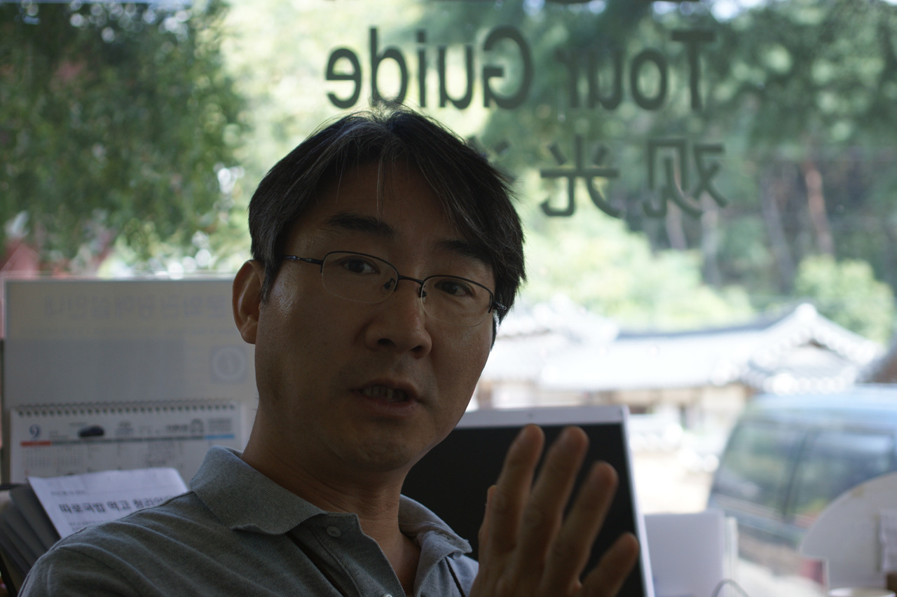 송은석씨는 일주일에 두번 육신사와 도동서원에서 대구시문화관광해설사로 근무하고 있다. 