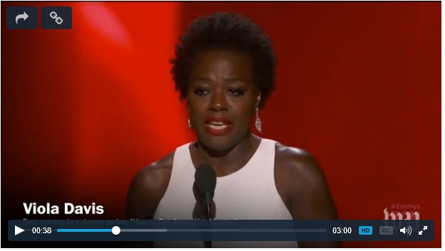 비올라 데이비스 2015년 에미상 드라마 부문 첫 흑인 여우주연상 수상자, 비올라 데이비스가 수상 소감을 말하고 있다.