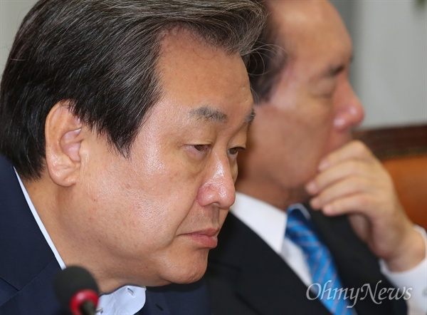 새누리당 김무성 대표가 지난 24일 오전 국회에서 열린 최고위원회의에 참석해 생각에 잠겨 있다.