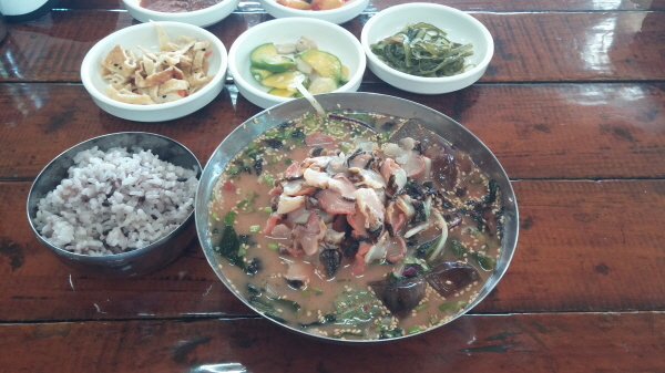  여행 중 젤루 맛있었던 소라물회.(전 해산물 중 소라를 가장 좋아합니다.)