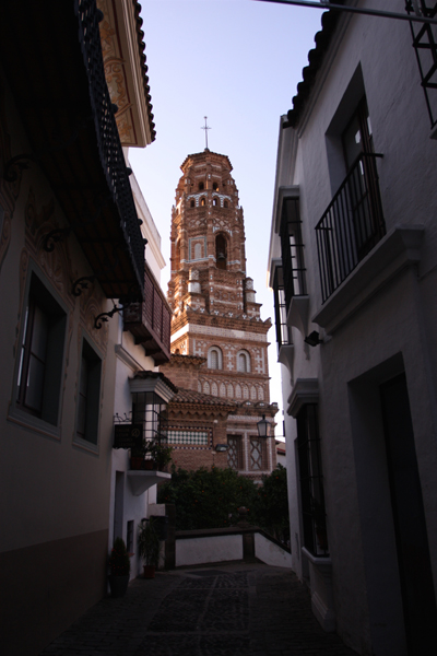스페인 각지의 유명한 건축물들을 그대로 옮겨 놓은 스페인 마을. 