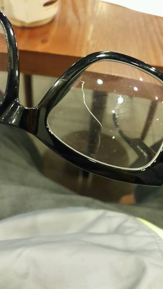 9.23 민주노총 총파업집회때 발생한 경찰의 폭력에 의해 안경이 금이 갔다.