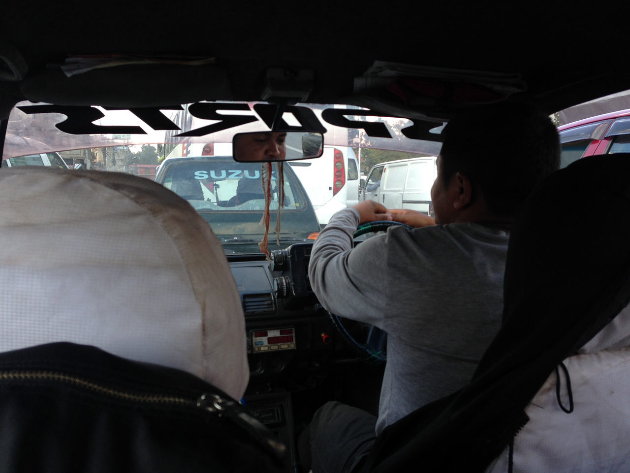 400루피(한화 4400원)라는 적정 가격에 나를 타멜까지 데려다준 택시 아저씨.