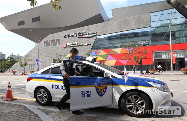 [오마이포토] 사격장 총기탈취 사건, 경찰 부산국제영화제 경계근무 강화 