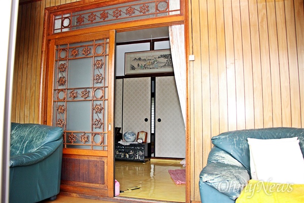 12일 꿈틀버스 3호가 찾은 철도관사 마을의 송순방(85) 할머니의 자택.