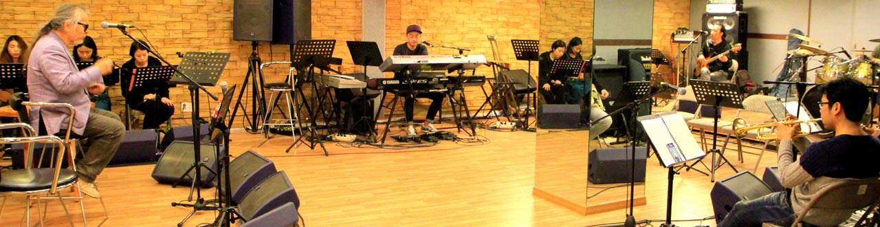 지난 10월 2일 마포 준뮤직타워에서 연습하고 있는 전인권밴드.
