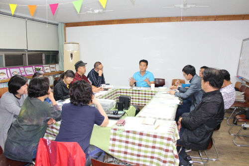 지난 7일 안성교육수다에서 주최한 안성고교평준화 간담회에는 안성지역의 교사, 시민단체 활동가, 학부모 등 10 여명이 김기홍 공동대표(평택고교평준화 시민연대)와 간담회를 나눴다. 