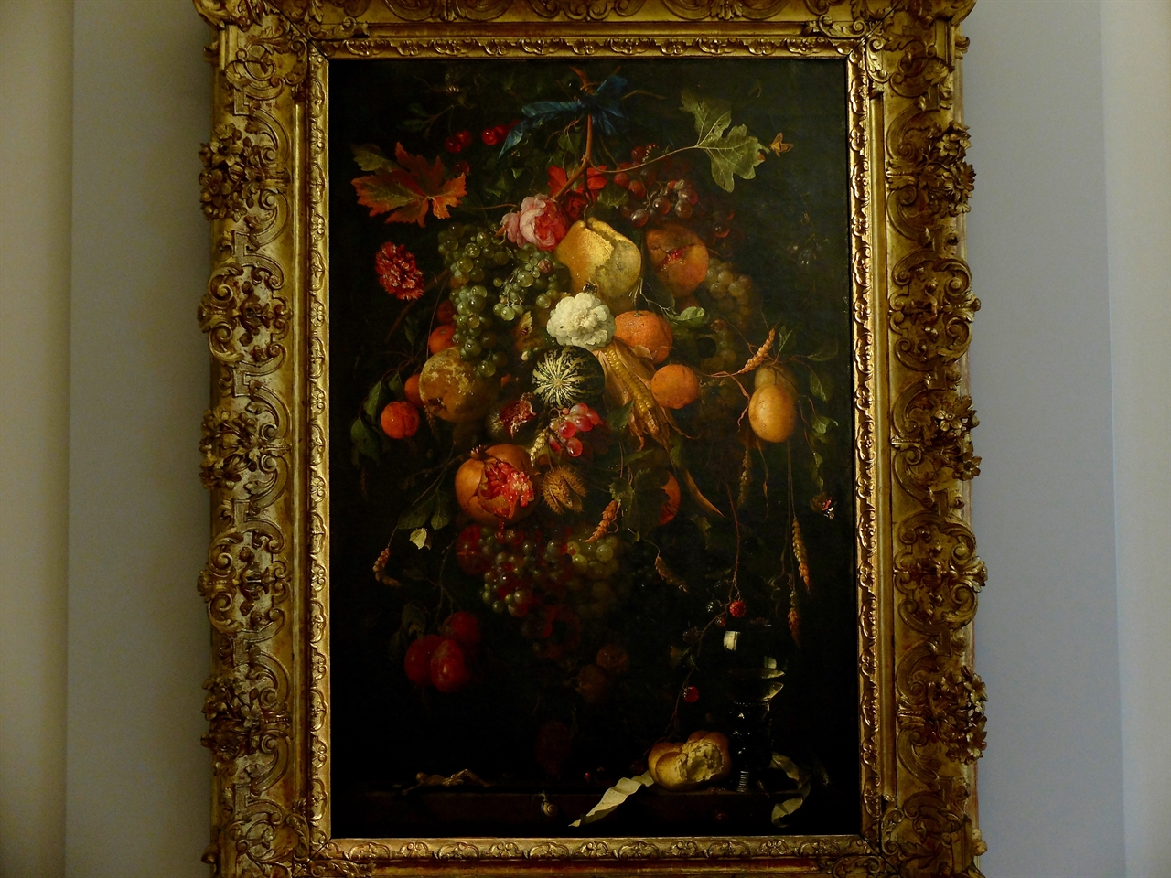 얀 다비즈 데 헴, '꽃과 과일의 정물', 토리노 사바우다 미술관. 17세기 네덜란드에서 활동했던 가장 위대한 정물화가로 평가받는 얀 다비즈 데 헴은 평생 꽃과 과일만 그린 것으로 유명합니다. 
